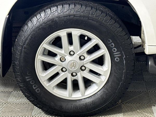 2011-Toyota-Fortuner-30-D-4D-4x4-Auto image:6