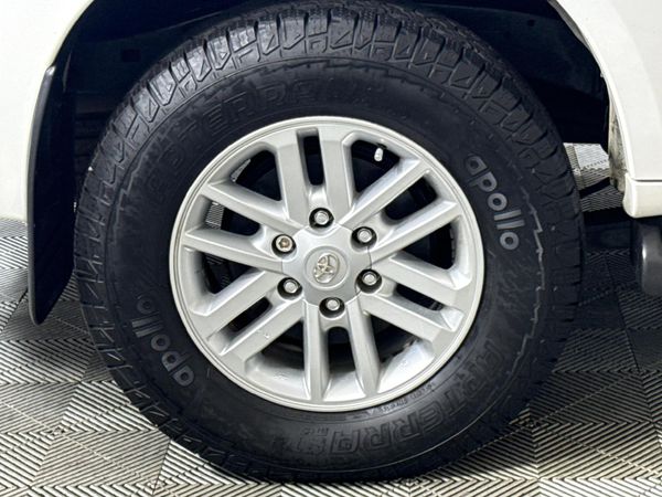 2011-Toyota-Fortuner-30-D-4D-4x4-Auto image:7