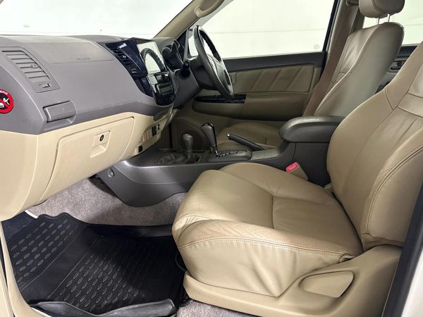 2011-Toyota-Fortuner-30-D-4D-4x4-Auto image:8