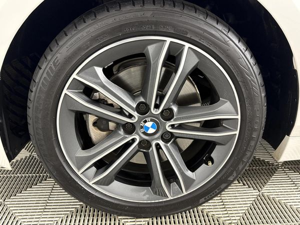 2020-BMW-1-Series-118i image:4