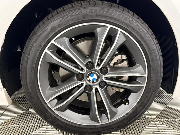 2020-BMW-1-Series-118i image:5