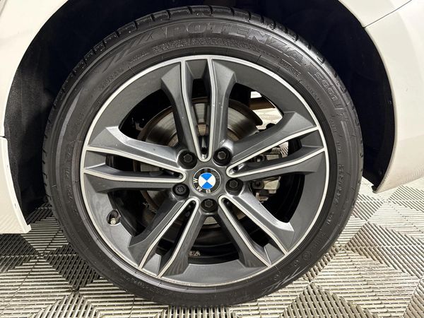 2020-BMW-1-Series-118i image:6