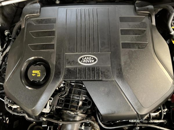 2018-Land-Rover-Range-Rover-Velar-30-D-SE-D300 image:11