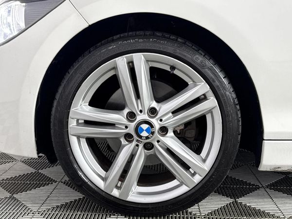2015-BMW-1-Series-125i-5-dr-M-Sport-Auto image:4