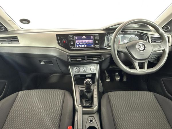 2019-Volkswagen-Polo-10-TSI-Trendline image:1
