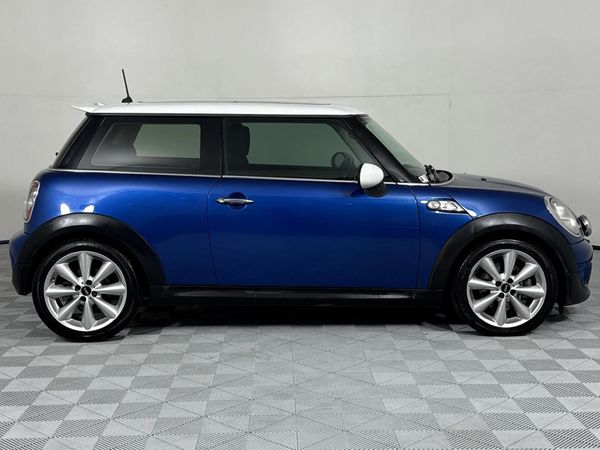 2012-MINI-Hatch-Cooper-S image:15
