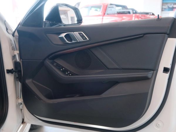 2023-BMW-1-Series-BMW-F40 image:24