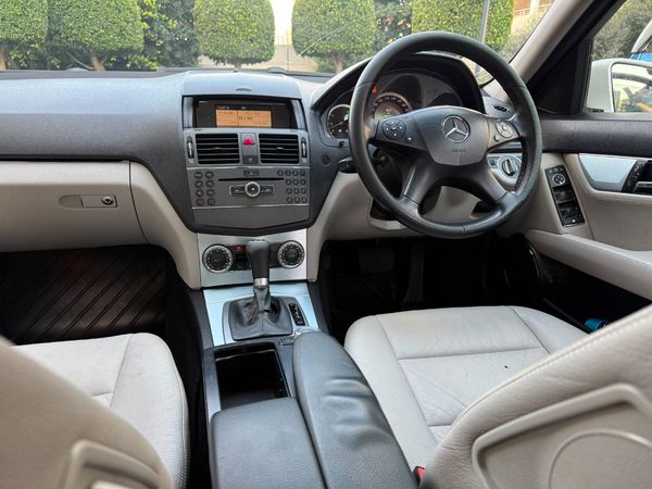 2010-Mercedes-Benz-C-Class-C-180K-BE-Avantgarde-Auto image:8