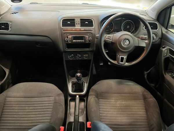 2014-Volkswagen-Polo-16-Comfortline-5-dr image:9