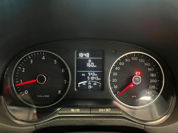 2014-Volkswagen-Polo-16-Comfortline-5-dr image:10