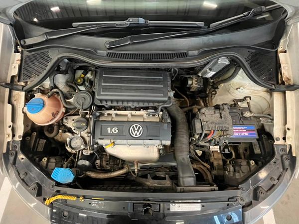 2014-Volkswagen-Polo-16-Comfortline-5-dr image:12