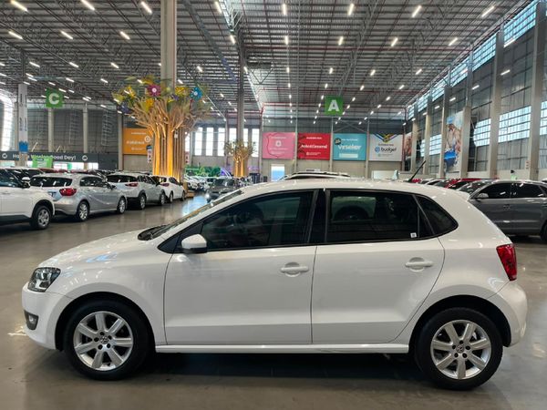 2014-Volkswagen-Polo-16-Comfortline-5-dr image:5