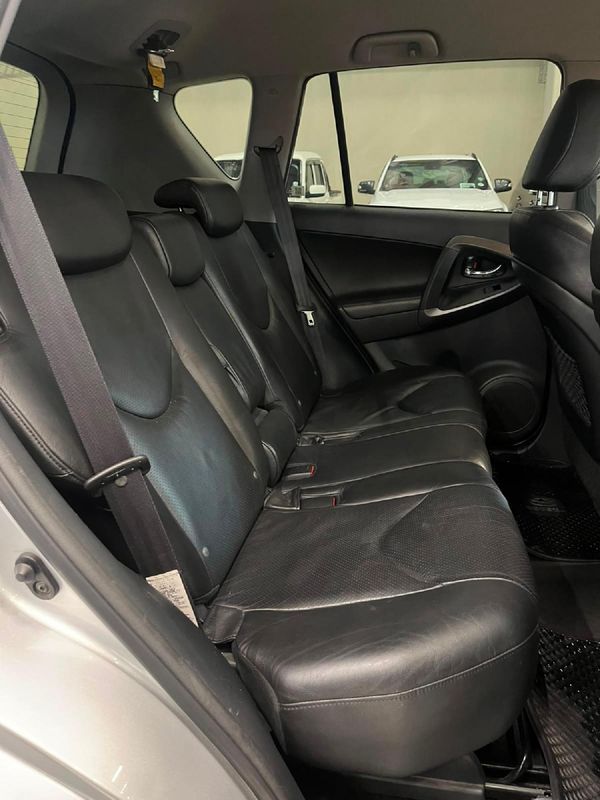 2009-Toyota-RAV4-20-VX-Auto image:12