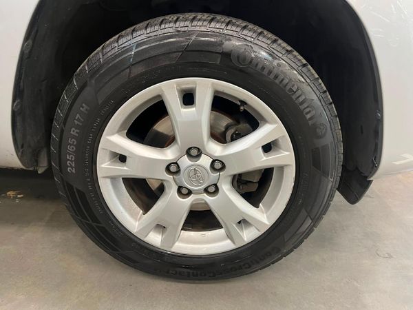 2009-Toyota-RAV4-20-VX-Auto image:8