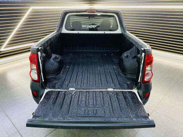 2021-Nissan-NP200-16-AC-Safety-Pack image:8