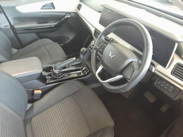 2024-Mahindra-XUV-700-20-AX5-Auto image:9