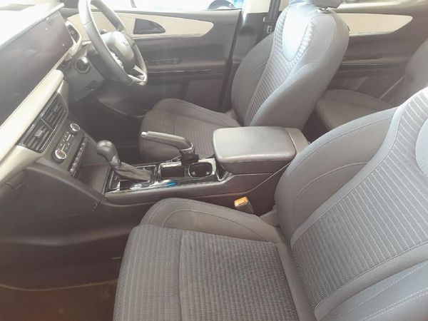 2024-Mahindra-XUV-700-20-AX5-Auto image:13