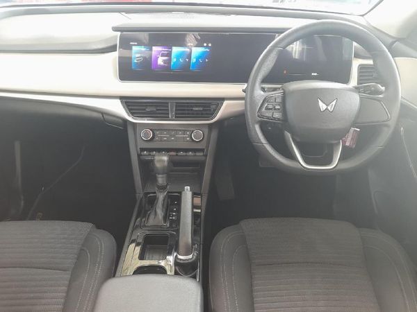 2024-Mahindra-XUV-700-20-AX5-Auto image:17