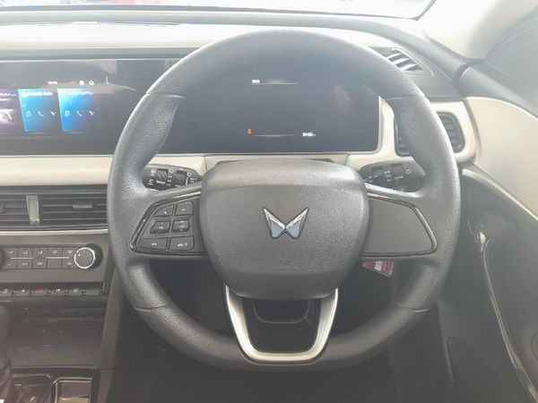 2024-Mahindra-XUV-700-20-AX5-Auto image:18