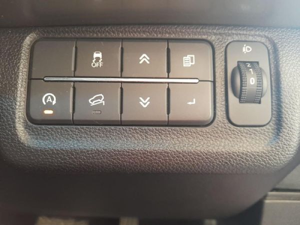 2024-Mahindra-XUV-700-20-AX5-Auto image:21