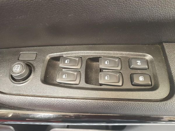 2024-Mahindra-XUV-700-20-AX5-Auto image:22