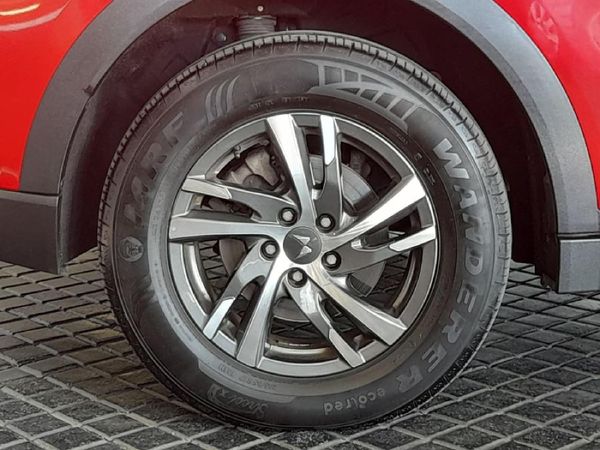 2024-Mahindra-XUV-700-20-AX5-Auto image:23