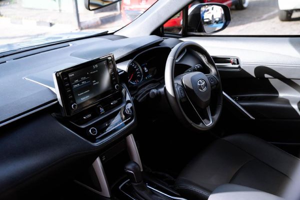 2024-Toyota-Corolla-Cross-18-XS image:9