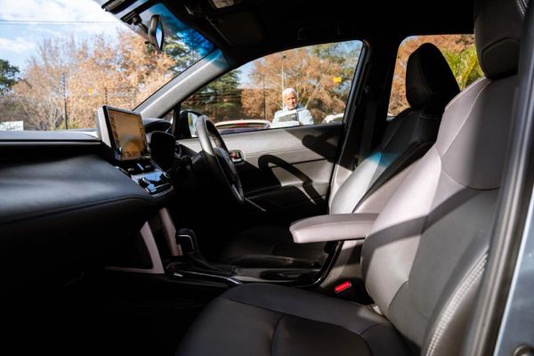 2024-Toyota-Corolla-Cross-18-XS image:15