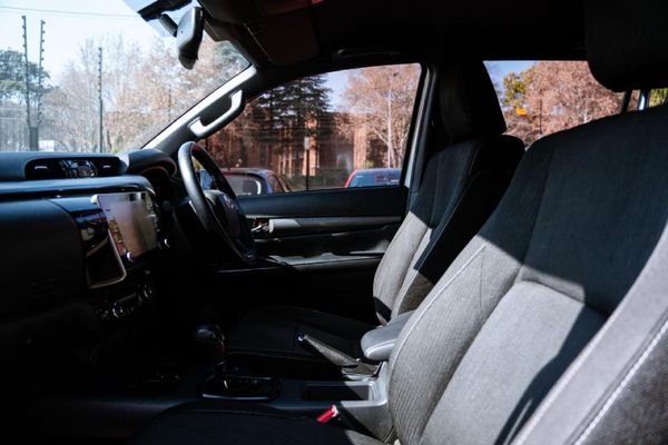 2021-Toyota-Hilux-28-GD-6-Raised-Body-Legend-Auto-Double-Cab image:15