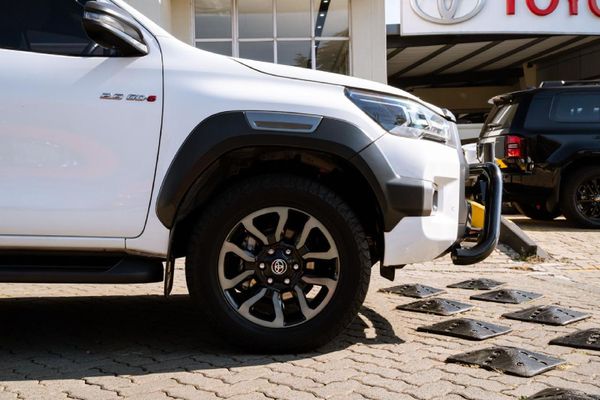 2021-Toyota-Hilux-28-GD-6-Raised-Body-Legend-Auto-Double-Cab image:22
