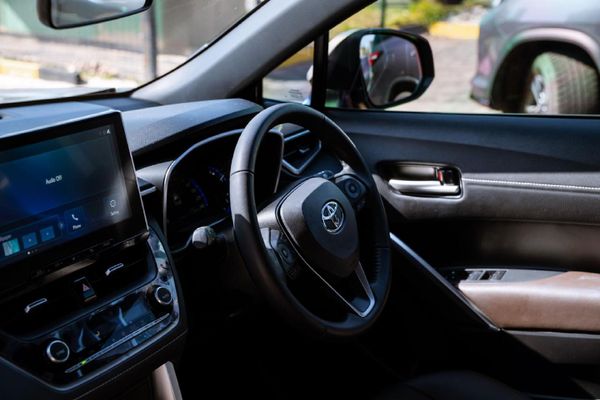 2025-Toyota-Corolla-Cross-18-XS image:9