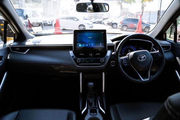 2025-Toyota-Corolla-Cross-18-XS image:12