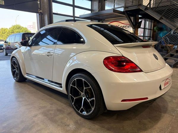 2015-Volkswagen-Beetle-14-TSI-Sport-Auto image:6