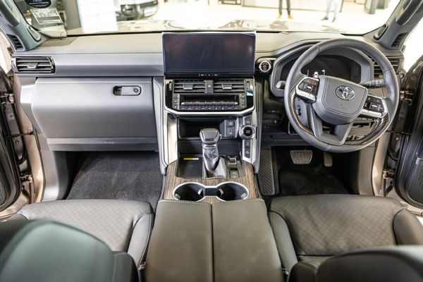 2026-Toyota-Land-Cruiser-300-V6-33D-ZX image:9
