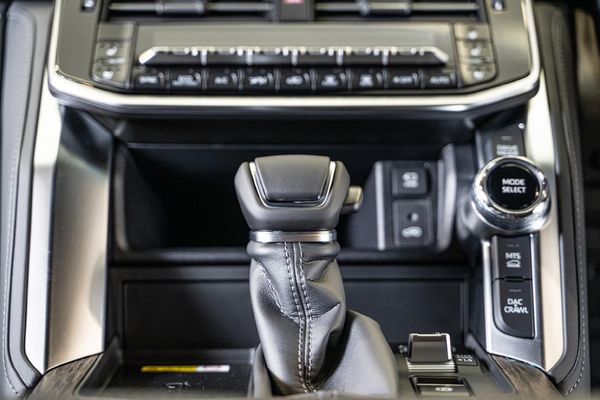 2026-Toyota-Land-Cruiser-300-V6-33D-ZX image:12