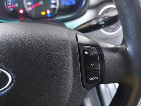 2012-Hyundai-i10-125-GLS-Fluid-Auto image:10