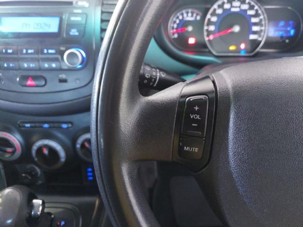 2012-Hyundai-i10-125-GLS-Fluid-Auto image:11