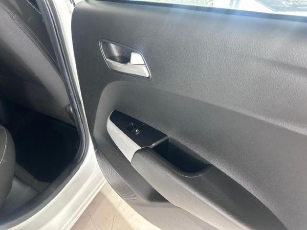 2023-Kia-Picanto-10-Street image:9