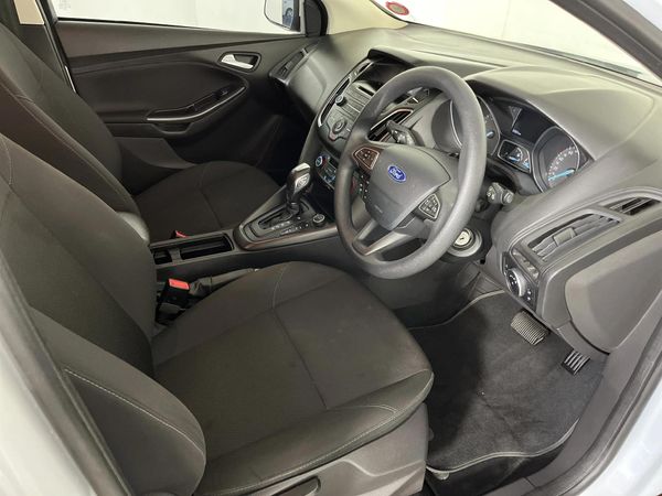 2017-Ford-Focus-15-EcoBoost-Trend-Auto-5-dr image:9