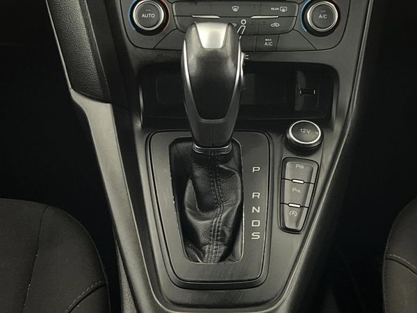 2017-Ford-Focus-15-EcoBoost-Trend-Auto-5-dr image:10