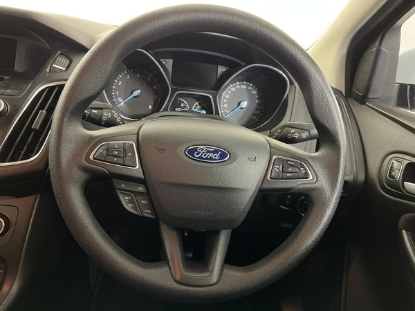 2017-Ford-Focus-15-EcoBoost-Trend-Auto-5-dr image:12