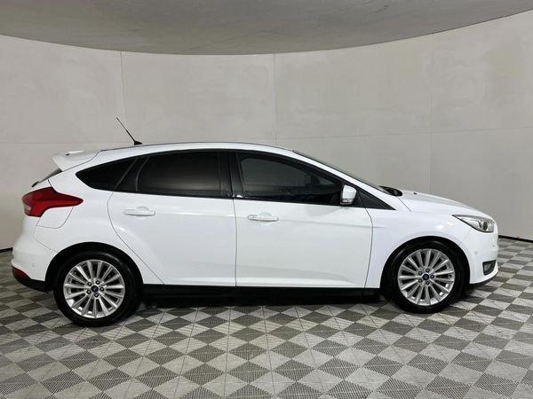 2017-Ford-Focus-15-EcoBoost-Trend-Auto-5-dr image:17
