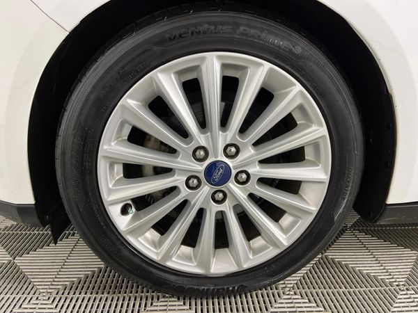 2017-Ford-Focus-15-EcoBoost-Trend-Auto-5-dr image:4