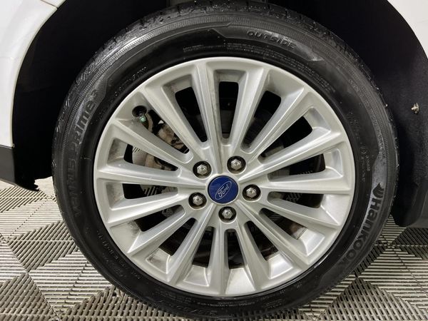 2017-Ford-Focus-15-EcoBoost-Trend-Auto-5-dr image:7