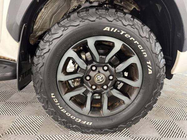 2021-Toyota-Hilux-28-GD-6-Raised-Body-Legend-4x4-Extended-Cab image:4