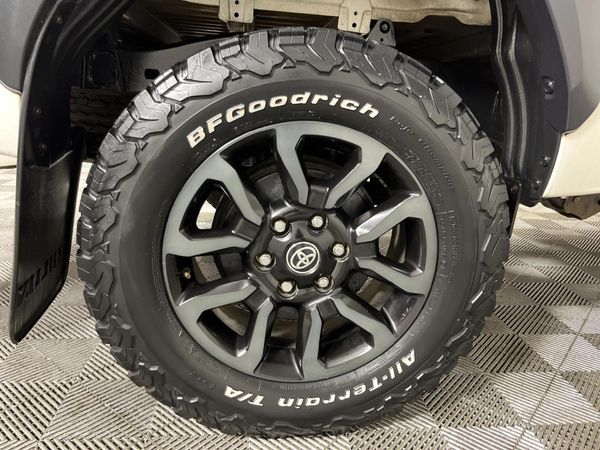 2021-Toyota-Hilux-28-GD-6-Raised-Body-Legend-4x4-Extended-Cab image:6