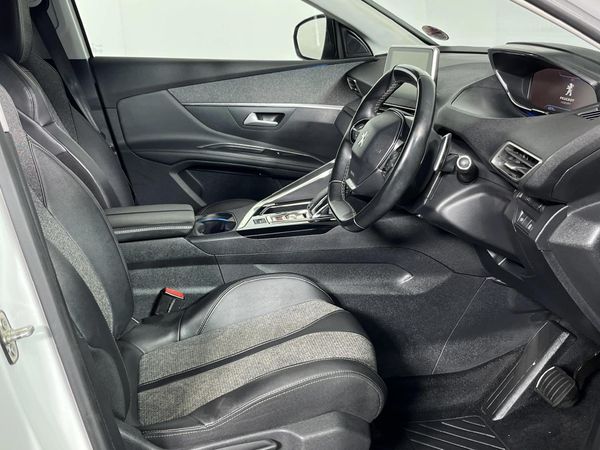 2020-Peugeot-5008-20-HDI-Allure-Auto image:8