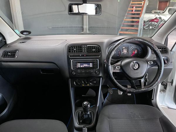 2019-Volkswagen-Polo-Vivo-14-Comfortline-5-dr image:10