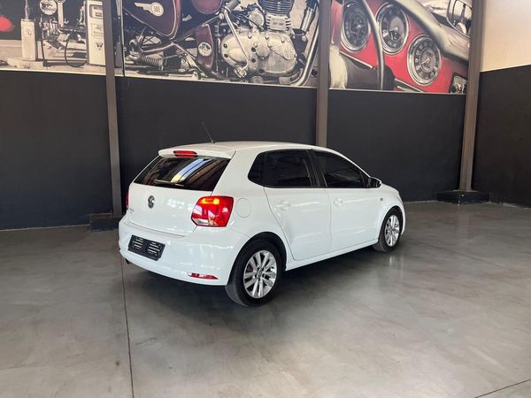 2019-Volkswagen-Polo-Vivo-14-Comfortline-5-dr image:14