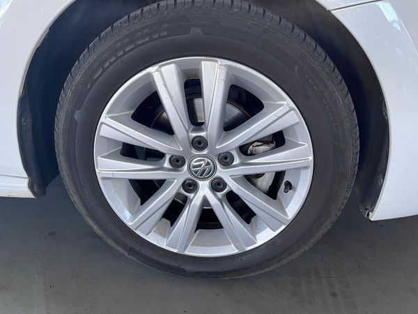 2019-Volkswagen-Polo-Vivo-14-Comfortline-5-dr image:15